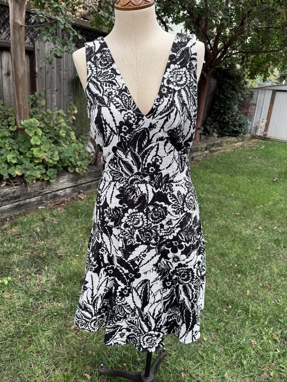 Weston Women's M Floral A-Line Dress Sleeveless V-Neck Short Zip Damask